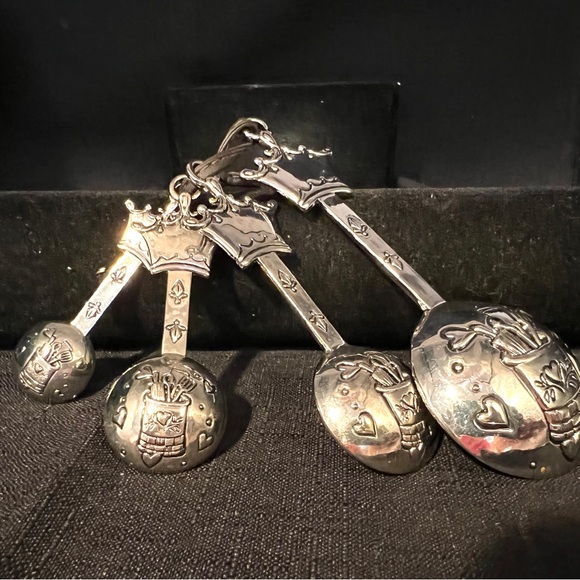 Ganz Set of 4 Measuring Spoons. “Queen of the Kitchen - Picture 4 of 4